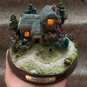 Thomas Kinkade - Lighted Cottage Collection - Heather's Hutch